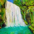 Cascada en el parque antiguo