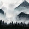 Montañas entre la niebla